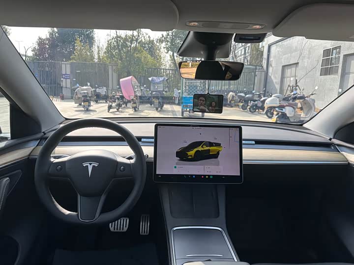 Фото 6 - Tesla Model Y