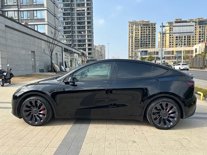Фото 8 - Tesla Model Y