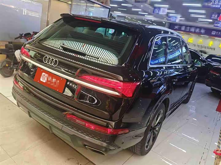 Фото 2 - Audi Q7