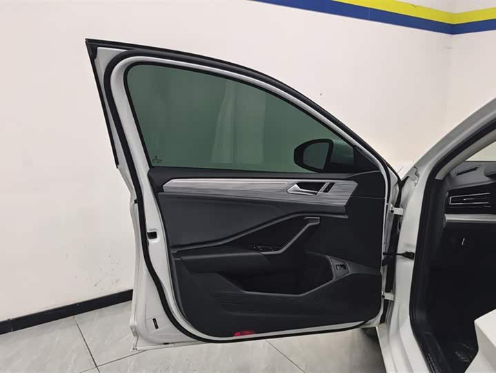 Фото 7 - Volkswagen Sagitar L