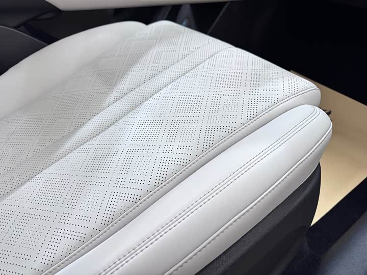 Фото 6 - BYD Yuan Up