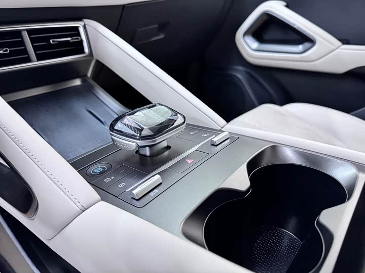 Фото 9 - BYD Yuan Up