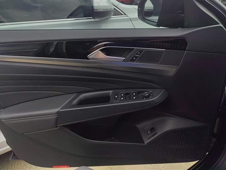 Фото 7 - Volkswagen Passat