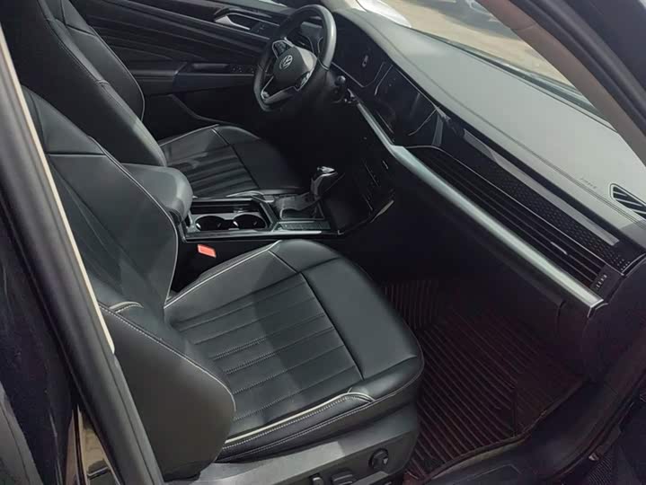 Фото 8 - Volkswagen Passat