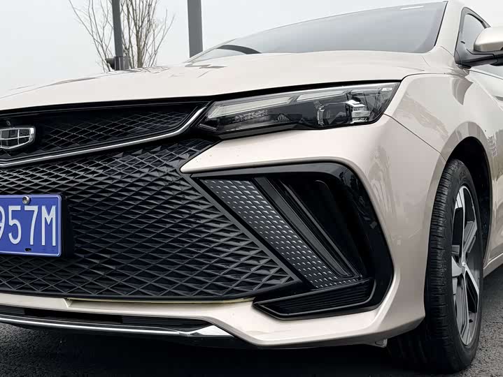 Фото 5 - Geely Emgrand L