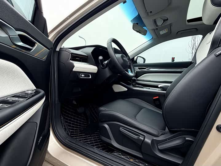 Фото 6 - Geely Emgrand L