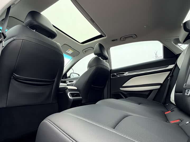 Фото 9 - Geely Emgrand L