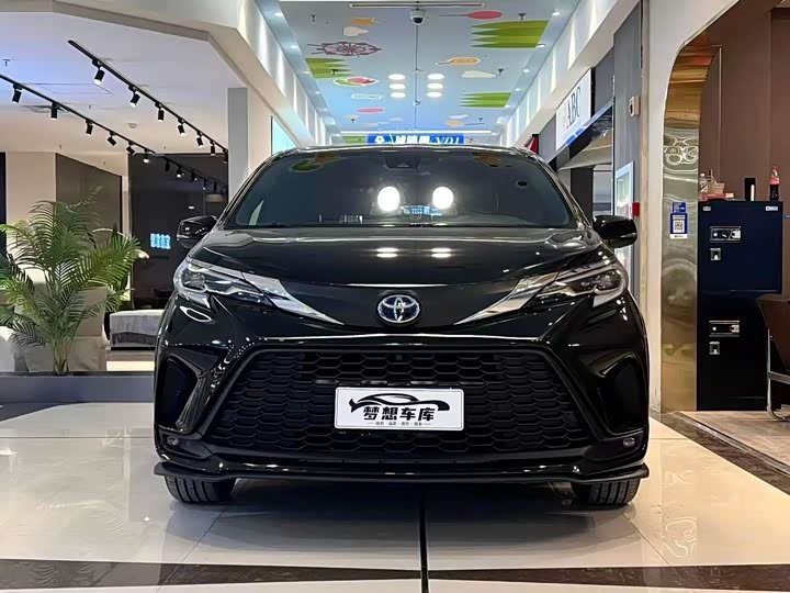 Фото 2 - Toyota Granvia