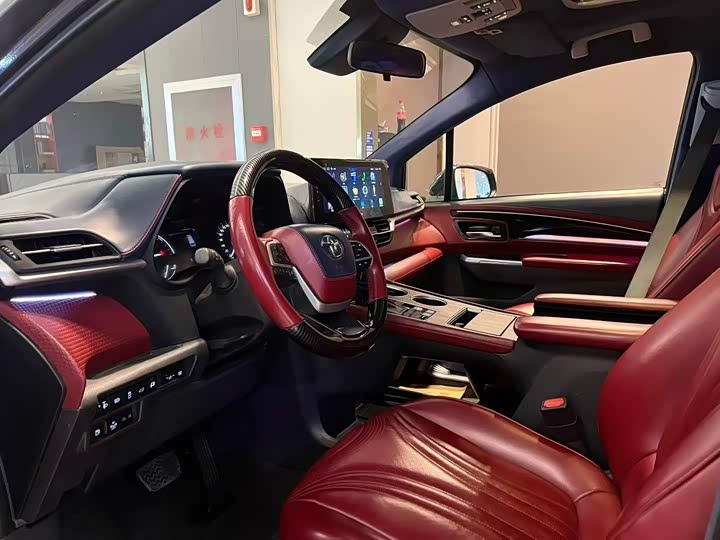 Фото 4 - Toyota Granvia