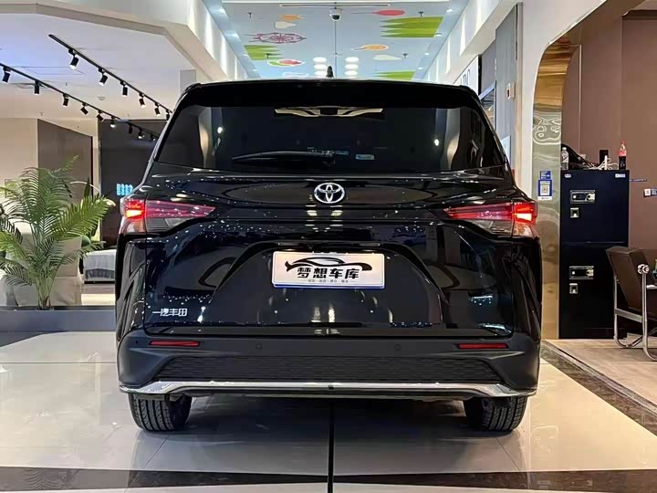 Фото 8 - Toyota Granvia