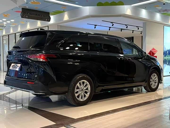 Фото 9 - Toyota Granvia