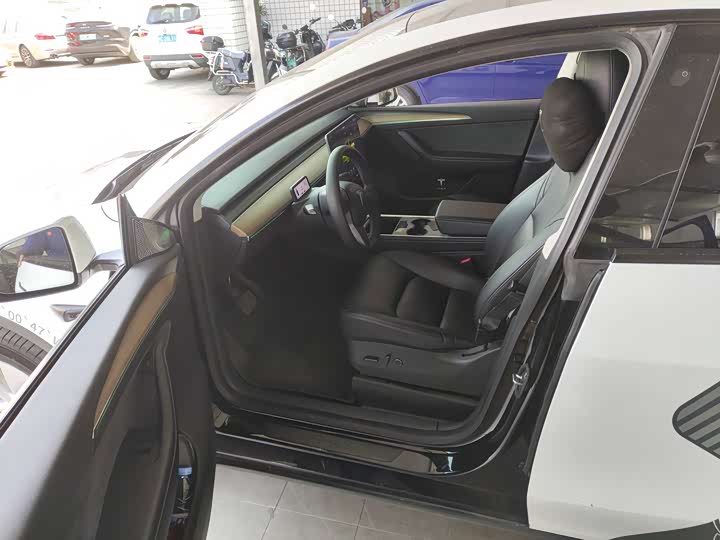 Фото 3 - Tesla Model Y