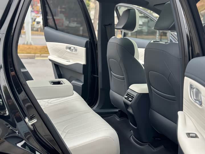 Фото 8 - Geely Galaxy Starship 7