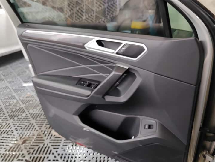 Фото 7 - Volkswagen Tiguan L Pro