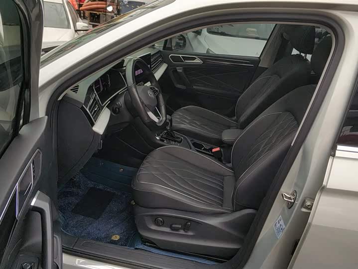 Фото 9 - Volkswagen Tiguan L Pro