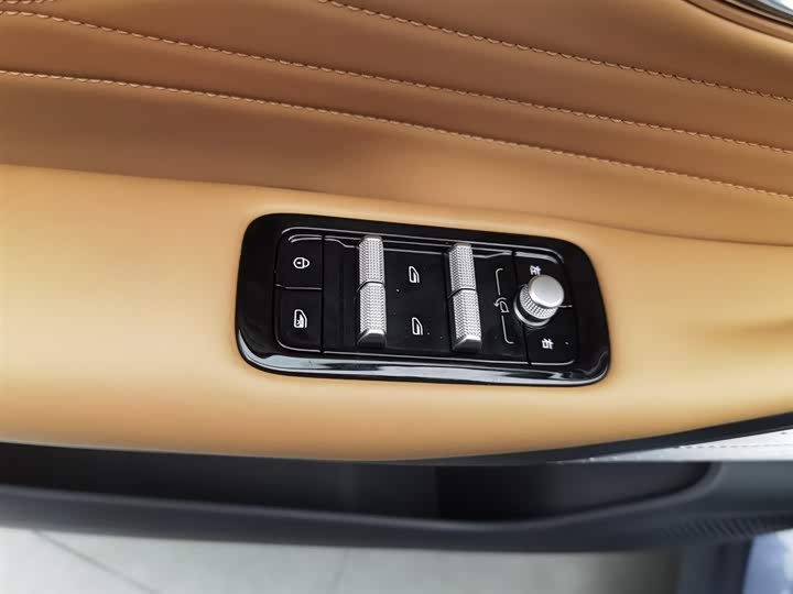 Фото 9 - Geely Galaxy Starship 7