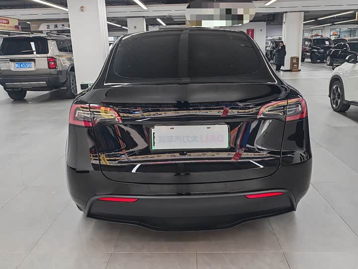 Photo 4 - Tesla Model Y