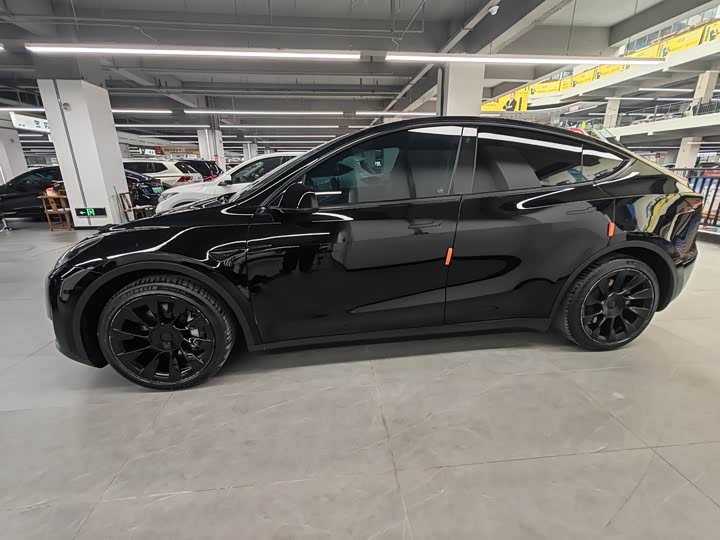 Photo 5 - Tesla Model Y