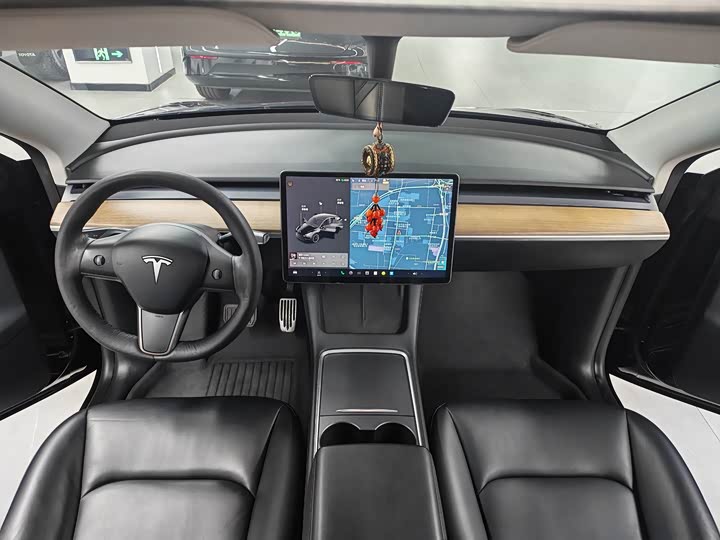 Photo 7 - Tesla Model Y