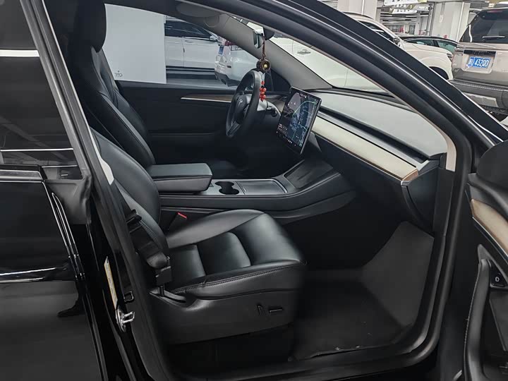 Photo 9 - Tesla Model Y