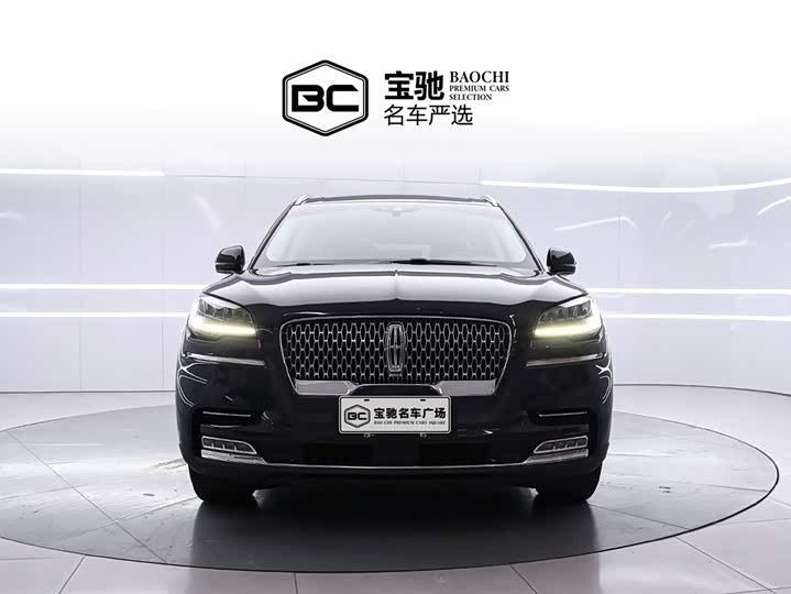 Фото 2 - Lincoln Aviator