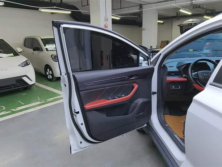 Фото 7 - Geely Emgrand GS