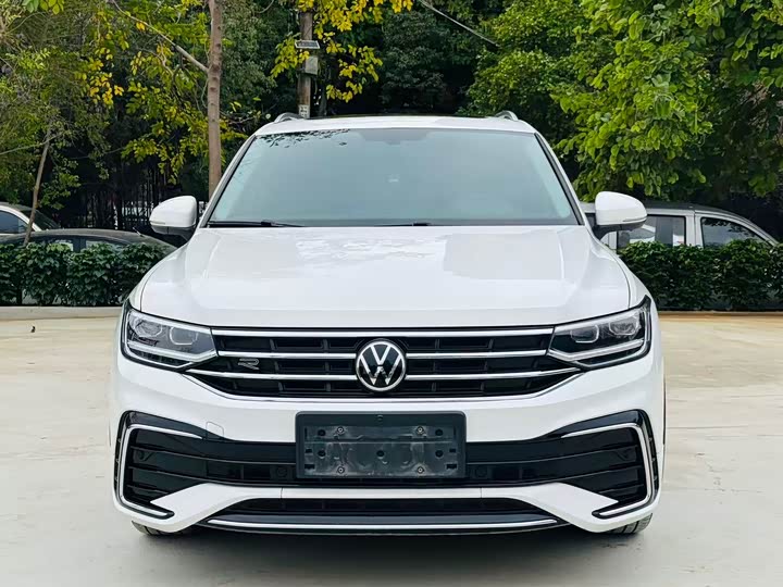 Фото 2 - Volkswagen Tiguan L Pro