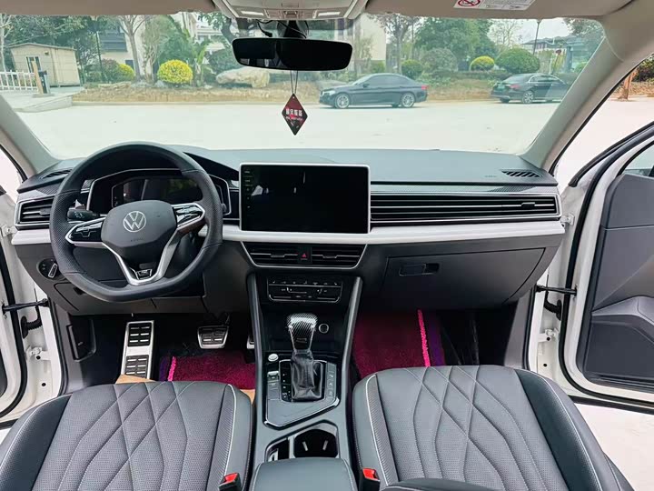 Фото 3 - Volkswagen Tiguan L Pro