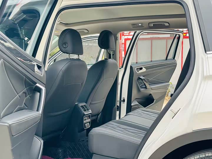 Фото 4 - Volkswagen Tiguan L Pro