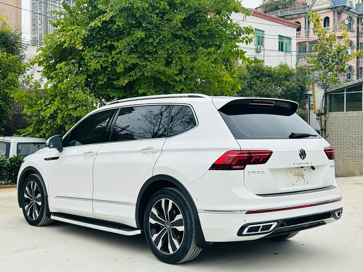 Фото 8 - Volkswagen Tiguan L Pro