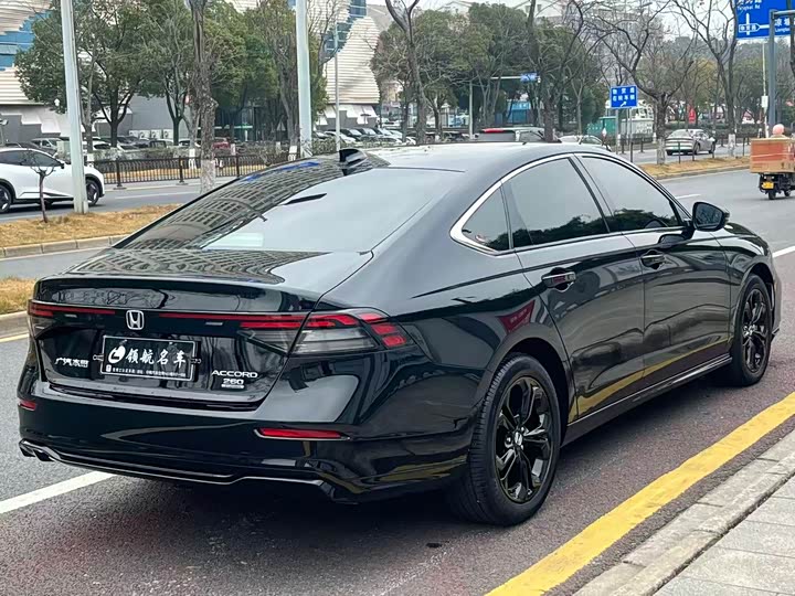 Фото 4 - Honda Accord