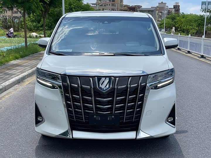 Photo 2 - Toyota Alphard