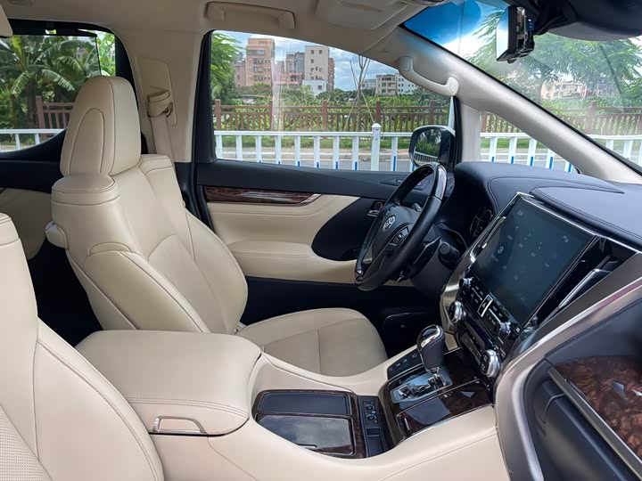 Photo 8 - Toyota Alphard