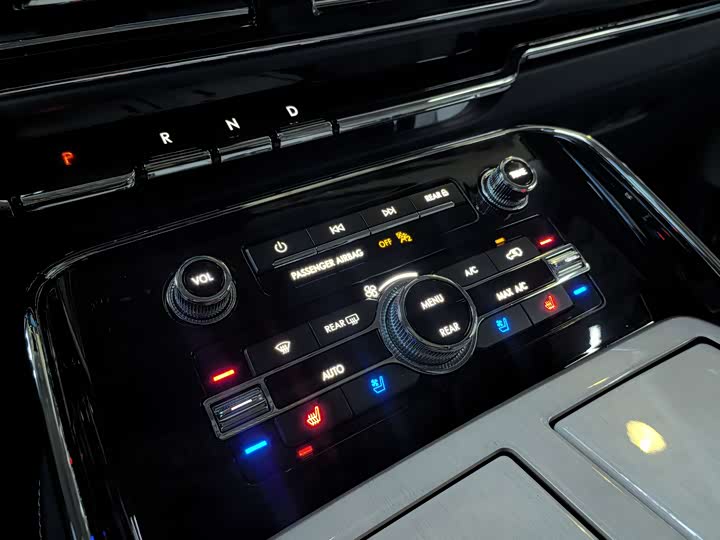 Фото 9 - Lincoln Navigator One