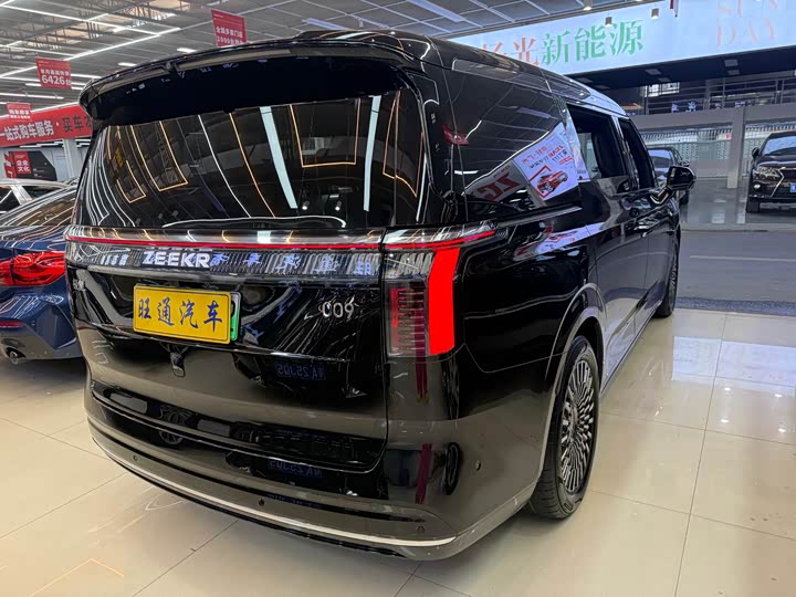 Фото 5 - Zeekr 009