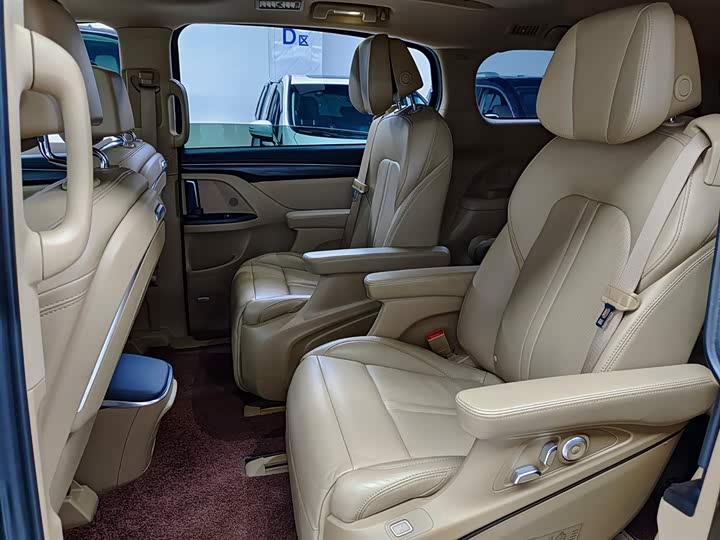 Фото 8 - Buick GL8 ES