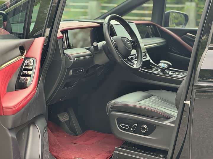 Фото 2 - GAC Trumpchi E9