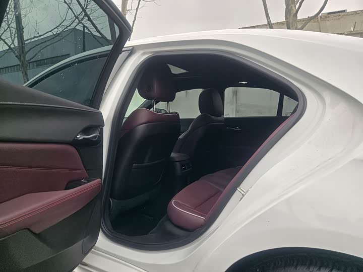 Фото 6 - Cadillac CT4