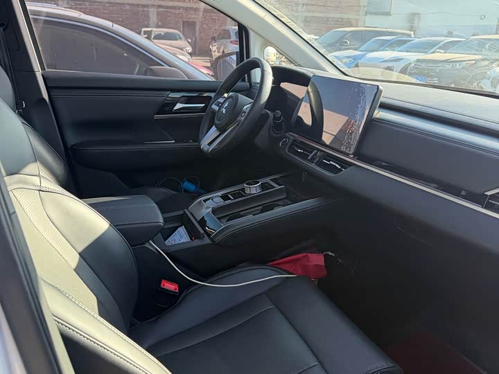 Фото 6 - Mitsubishi Airtrek EV