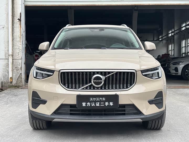 Фото 2 - Volvo XC40