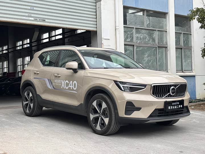 Фото 3 - Volvo XC40