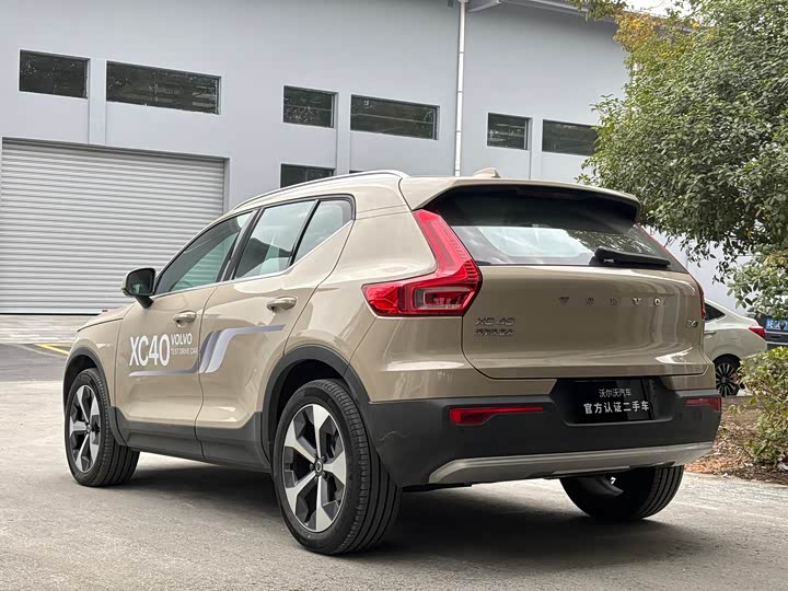 Фото 4 - Volvo XC40