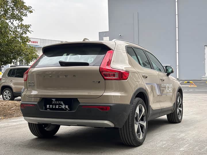 Фото 6 - Volvo XC40