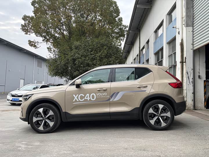Фото 7 - Volvo XC40