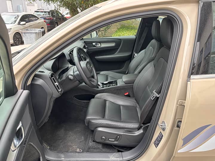 Фото 9 - Volvo XC40