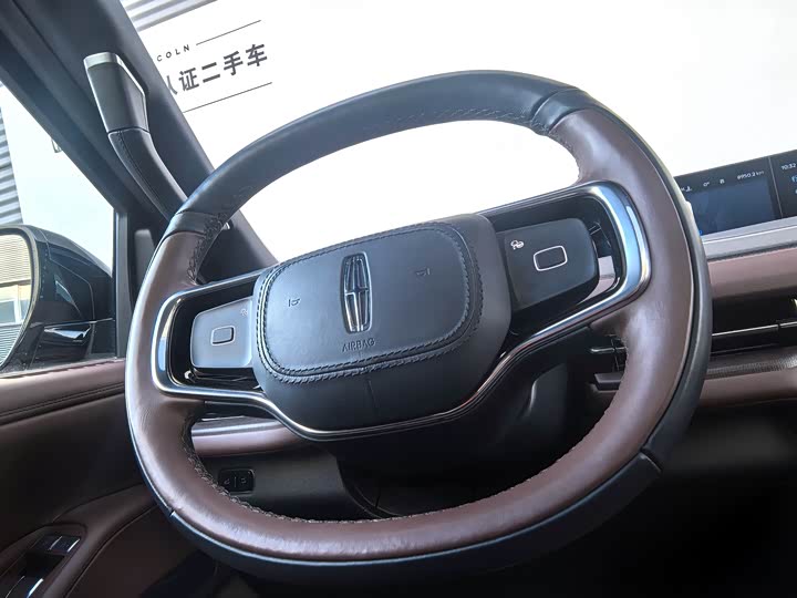 Фото 8 - Lincoln Navigator