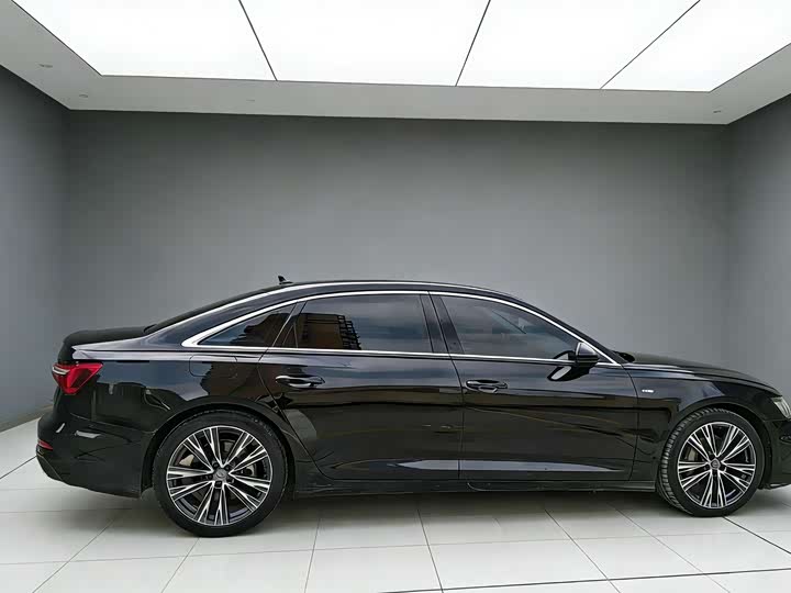 Фото 2 - Audi A6L