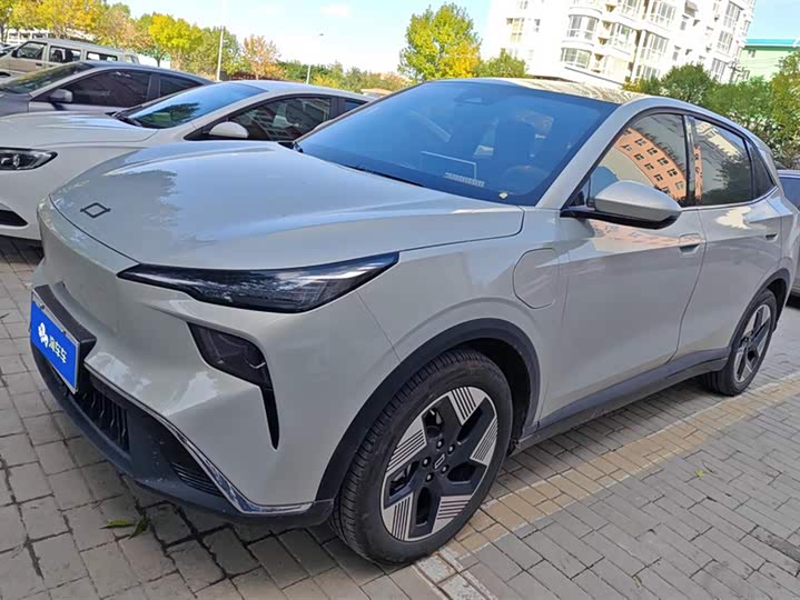 Фото 1 - Bestune 03