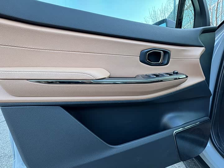 Фото 6 - Nio ES8