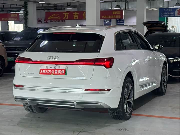 Фото 6 - Audi e-tron